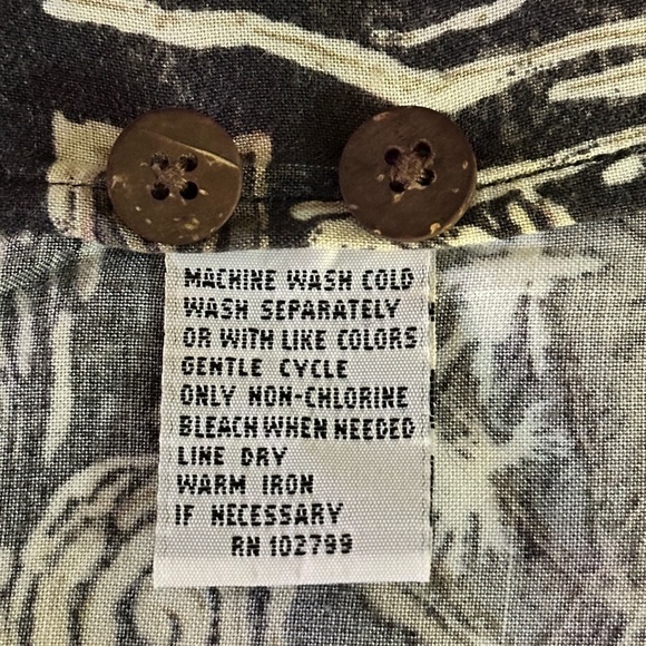 Ocean Pacific Vintage Men's Black Hawaiian Abstract Short Sleeve Shirt (Med) - Picture 10 of 11